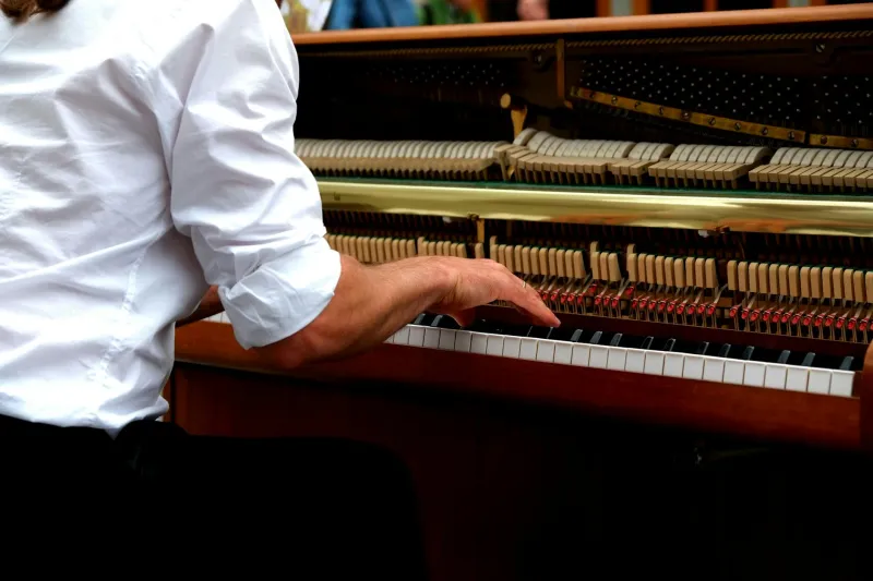 The Keys to Yesterday: How Britain's Pub Piano Players Are Fading Into History
